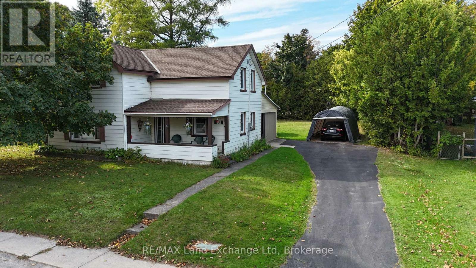 Property Photo: 208 Edward Street ON N0G 2W0