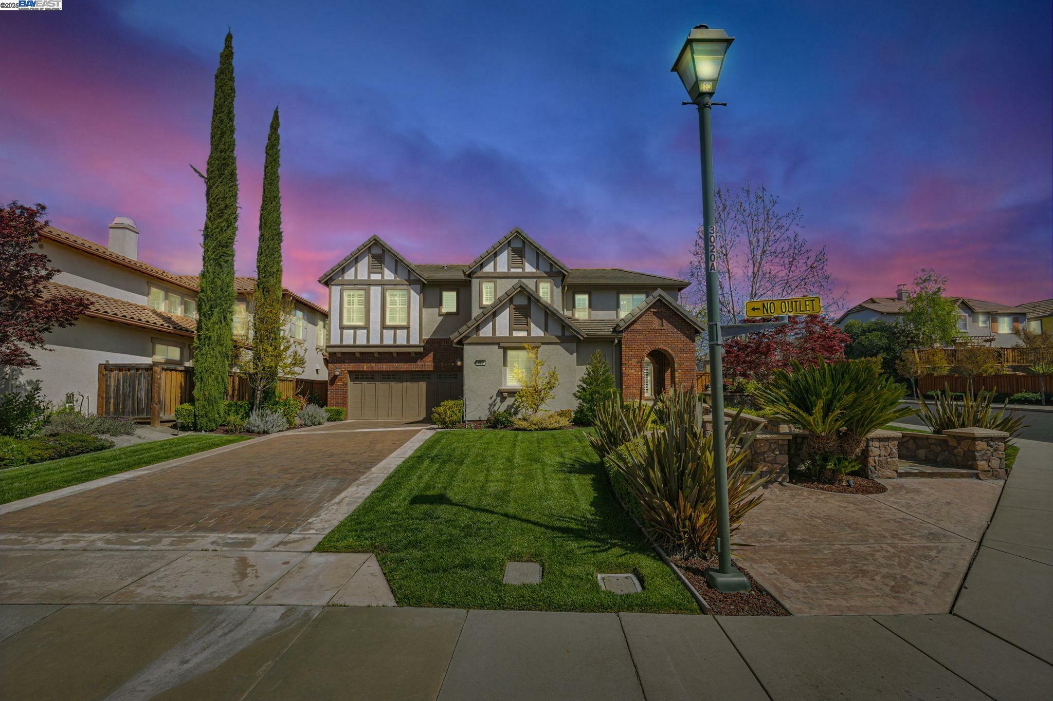 Property Photo: 900 Trebbiano Ct CA 94506