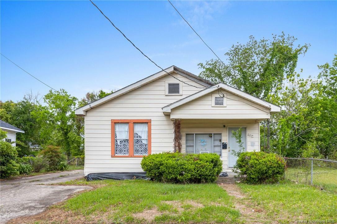 Property Photo: 402 V E Washington Avenue LA 70601