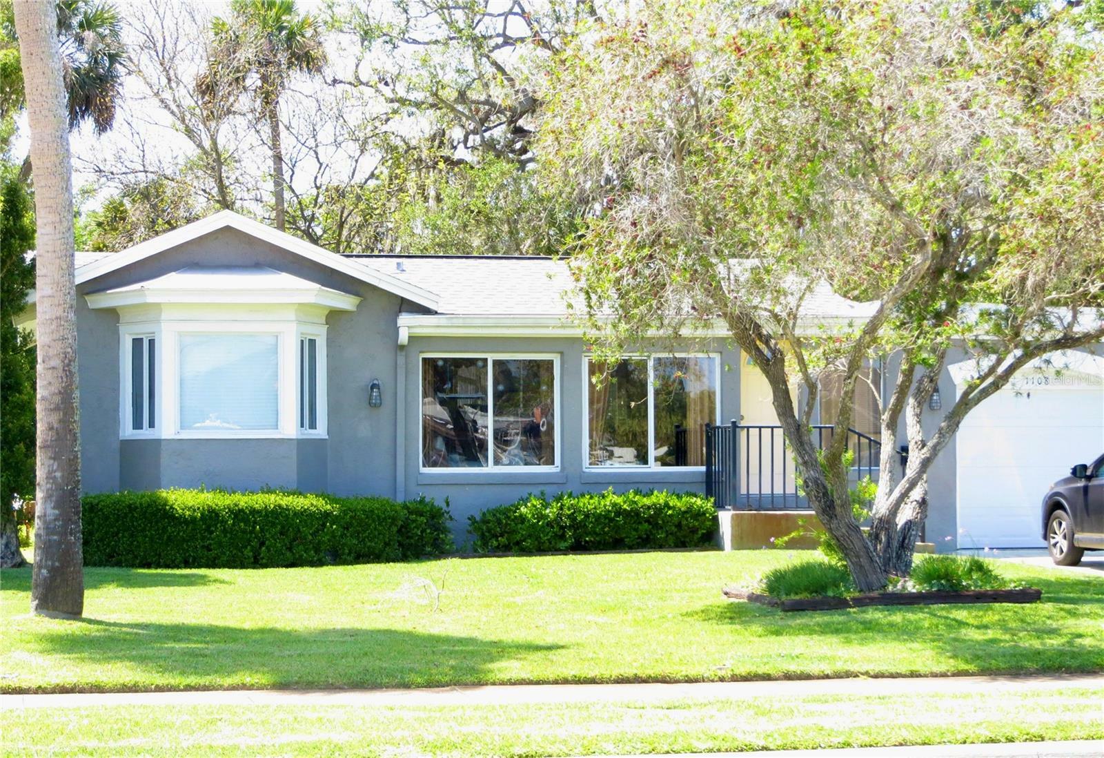 Property Photo: 1108 S Riverside Drive FL 32168