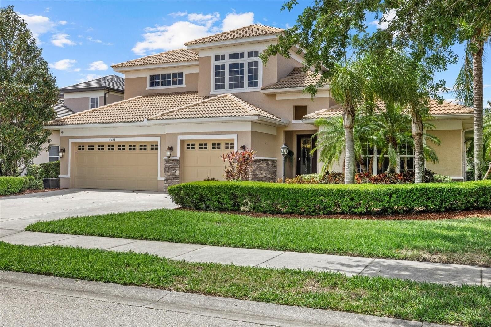 Property Photo: 6532 Coopers Hawk Court FL 34202