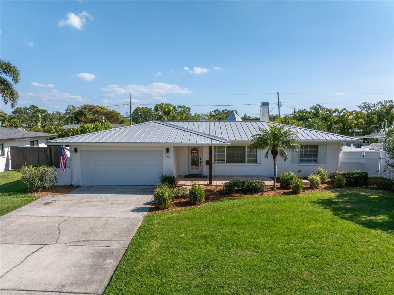 Property Photo: 742 45th Avenue NE FL 33703