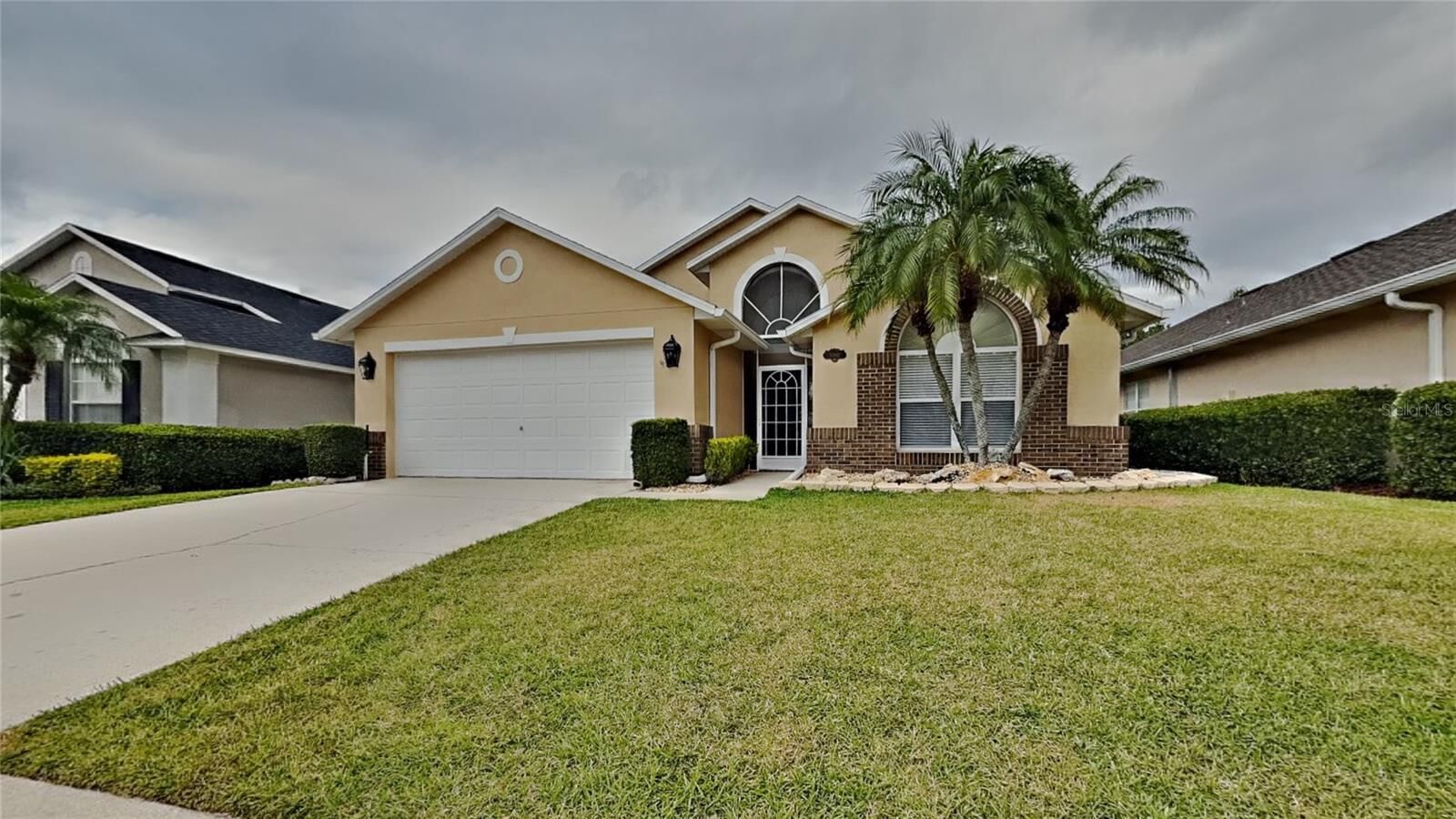 Property Photo: 1080 View Pointe Way FL 33813