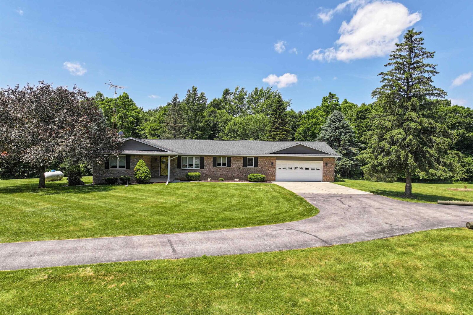 Property Photo: 5802 Pratt Road MI 48446
