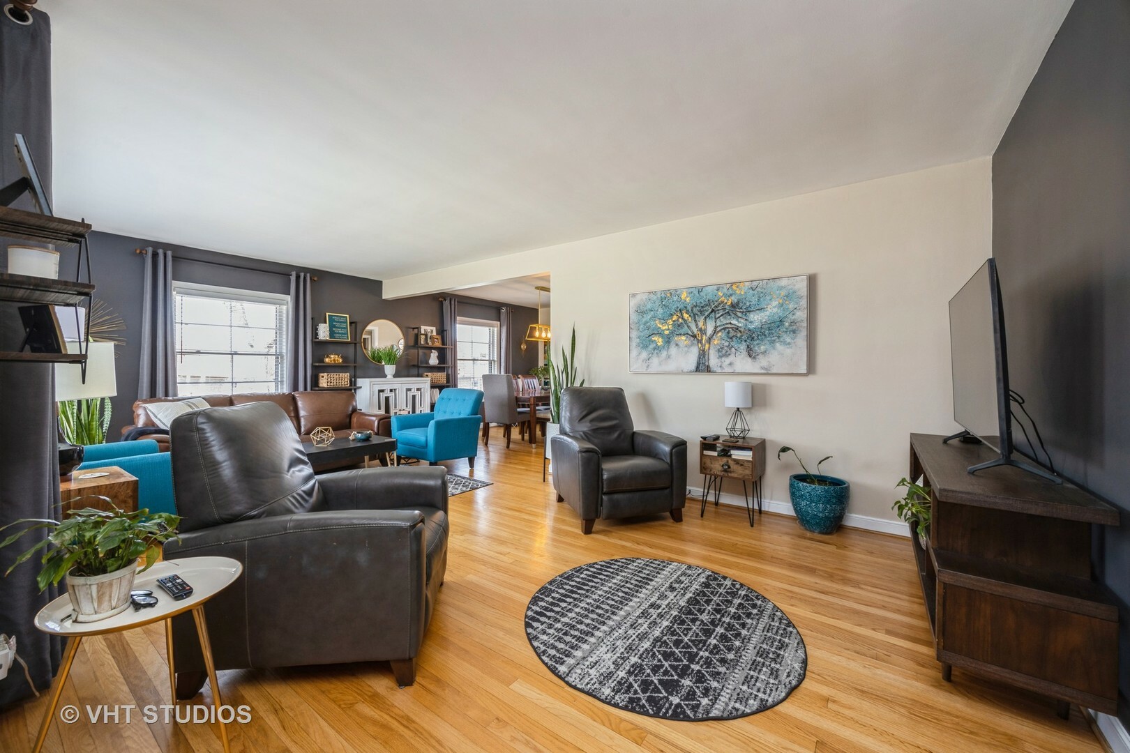Property Photo: 1601 Kensington Avenue IL 60154