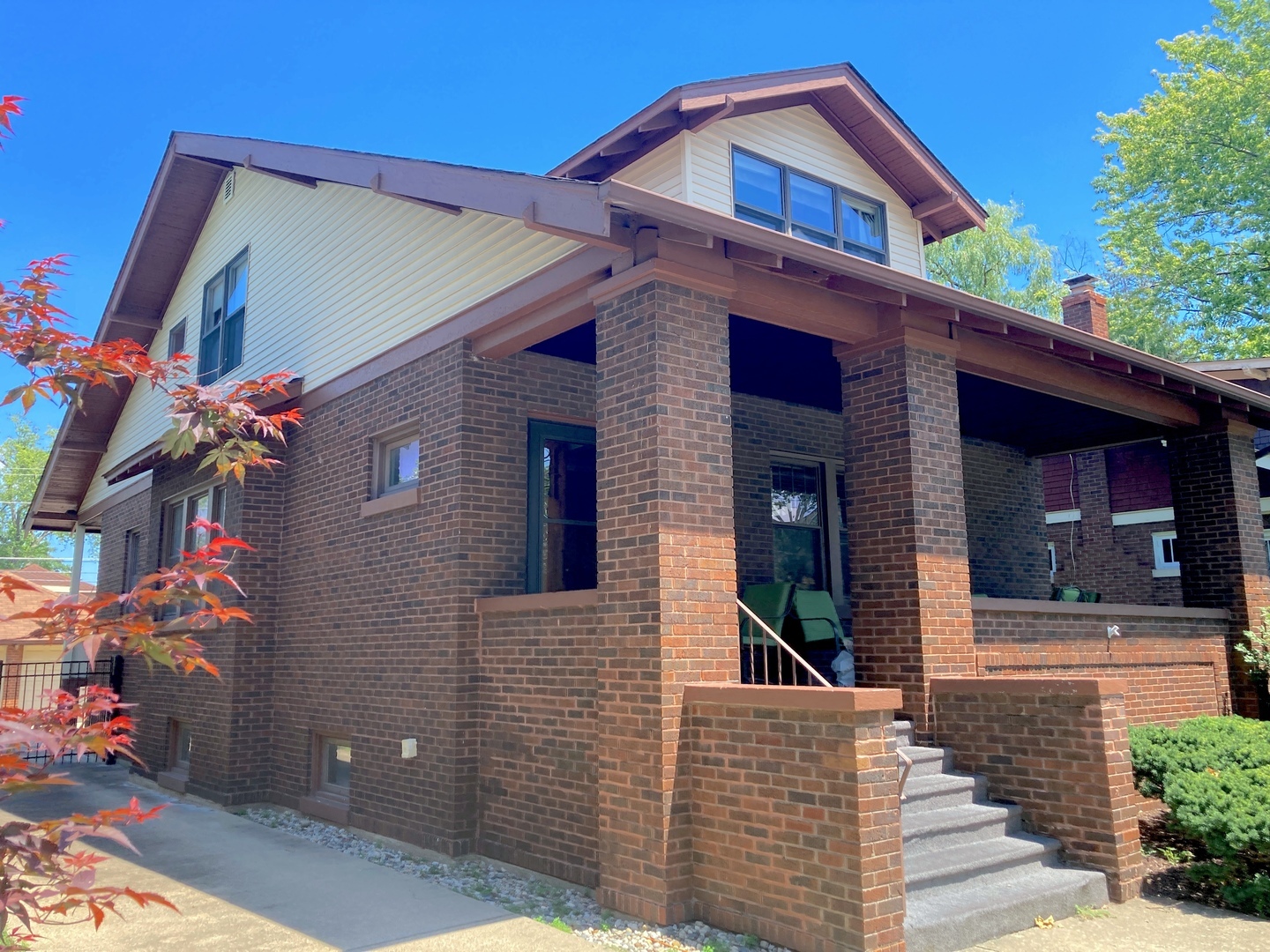 Property Photo: 1304 E Prairie Avenue IL 60016