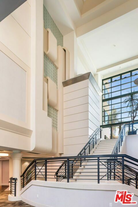 Property Photo: 951 Ocean Avenue 101 CA 90403
