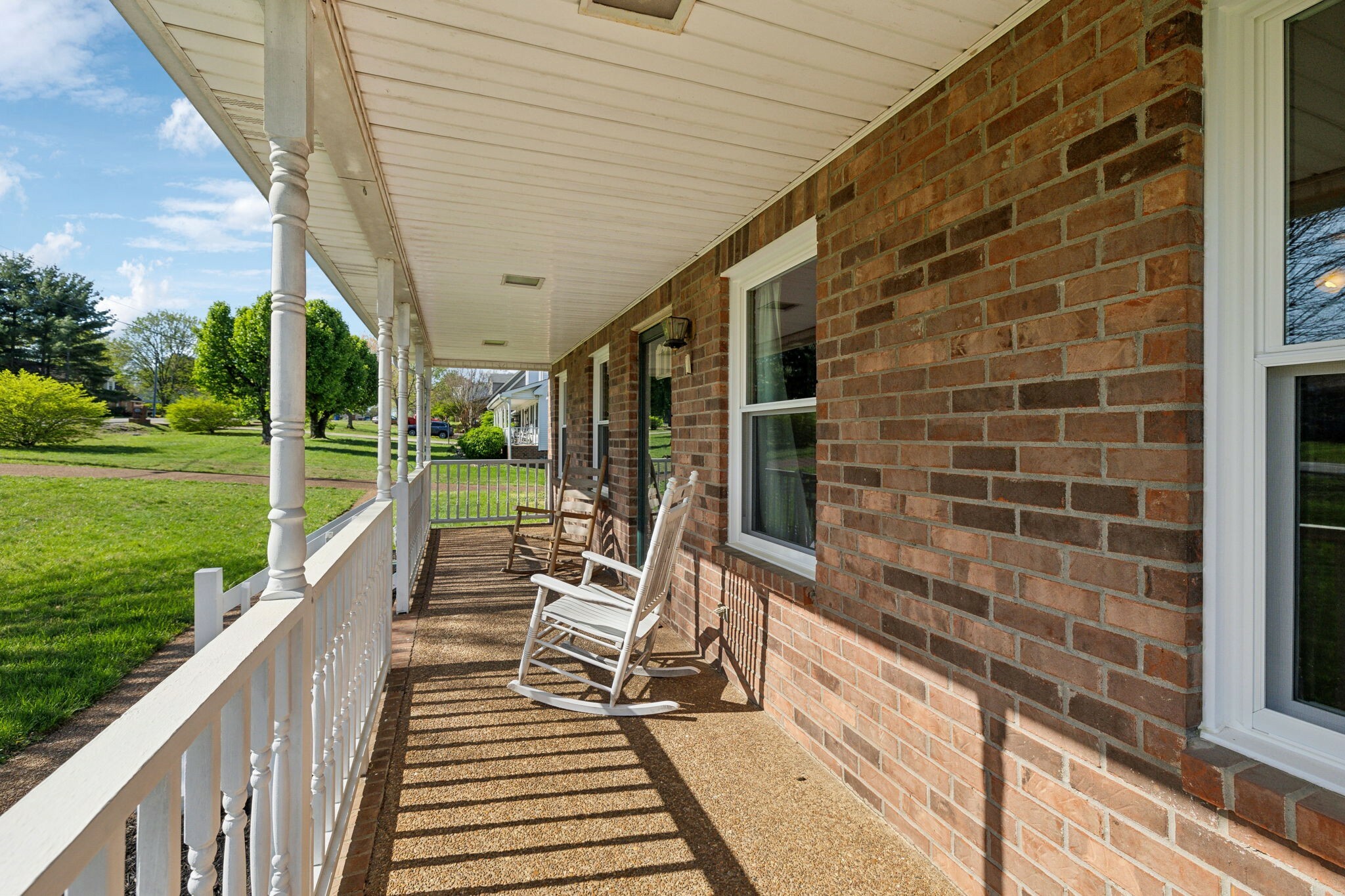 Property Photo: 213 Lone Oak Dr TN 37188