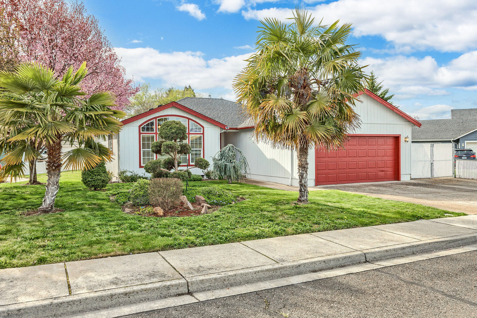 Property Photo:  1225 Rochelle Court  OR 97502 