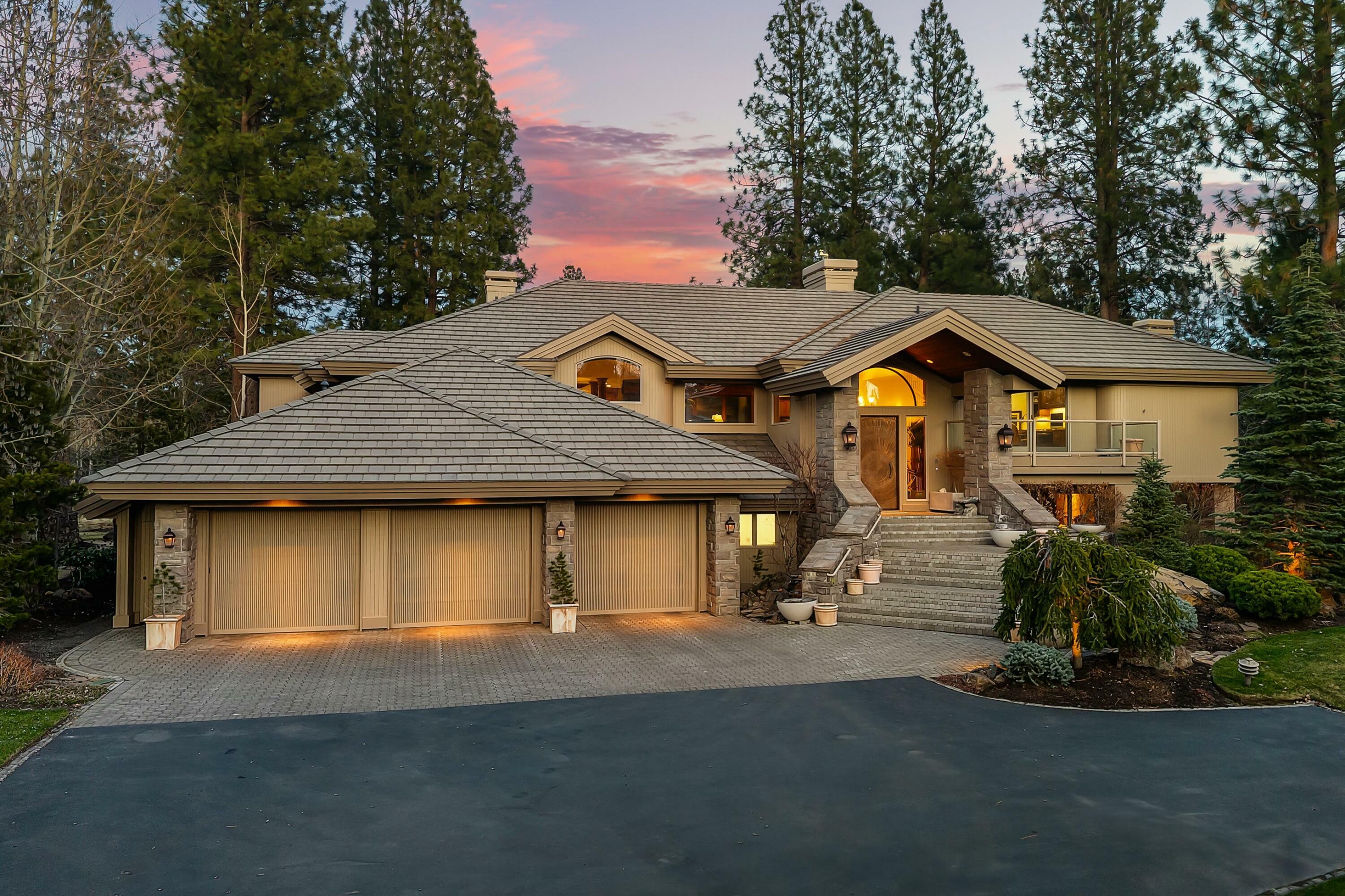 Property Photo: 61704 Broken Top Drive OR 97702