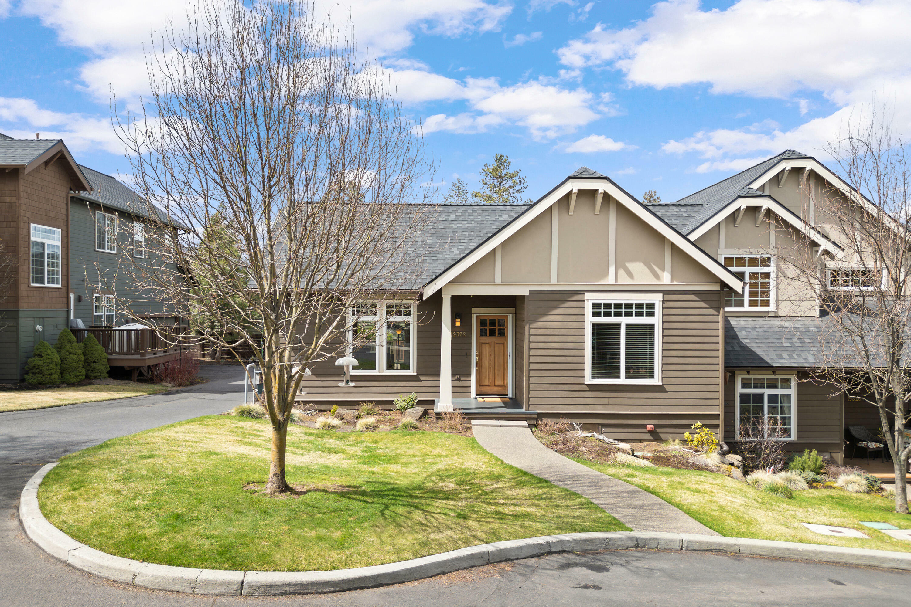 Property Photo: 19322 SW Laurelhurst Way OR 97702