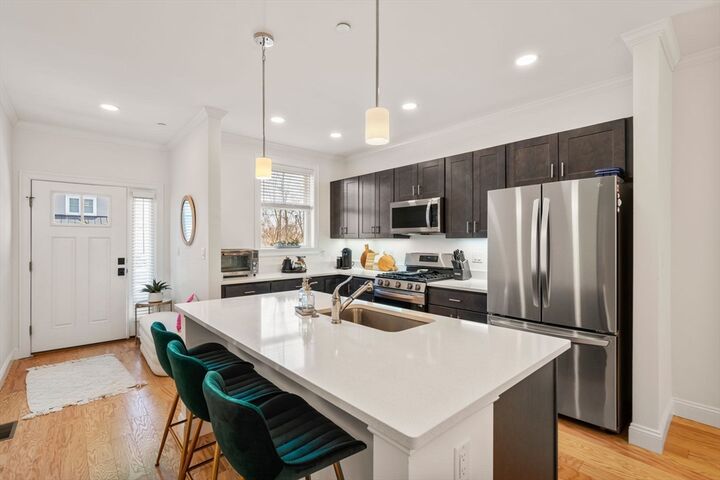 Property Photo: 7 E Dexter Ave 4 MA 01801