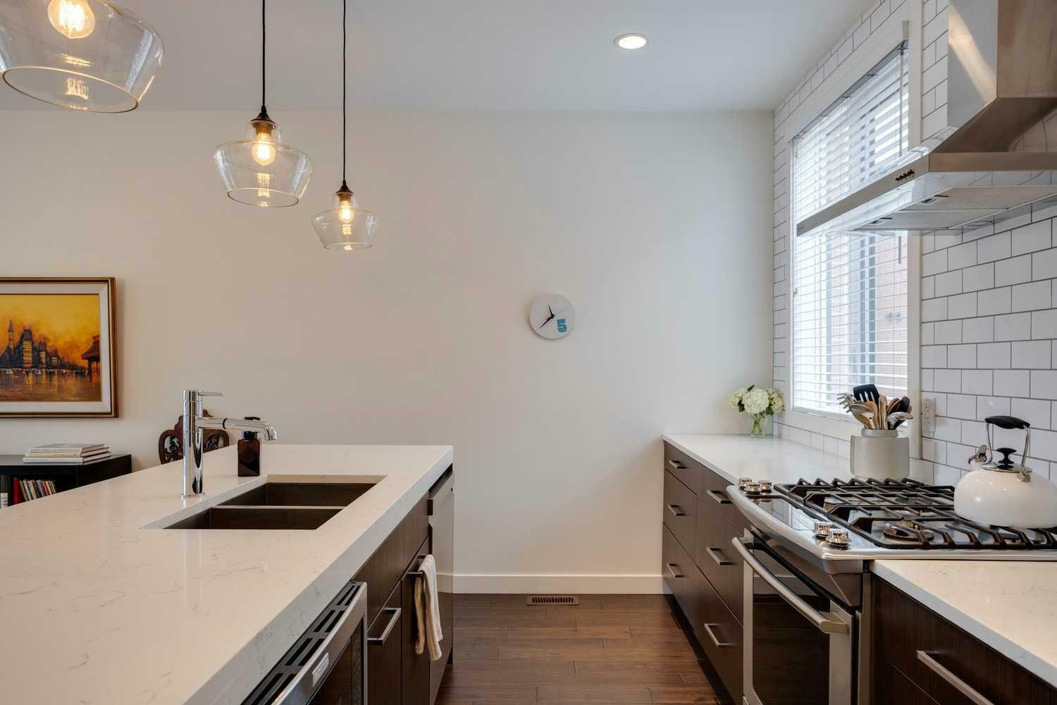 Property Photo:  3043 Parkdale Lane NW  AB T2N 5B3 