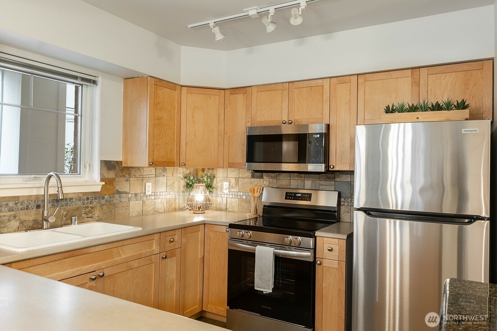 Property Photo: 1545 NW 57th Street 204 WA 98107