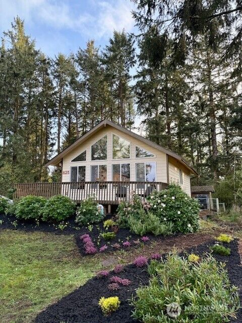 Property Photo:  825  Duck Lake Drive NE  WA 98569 