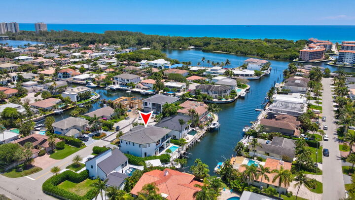Property Photo: 660 NE 29th Place FL 33431