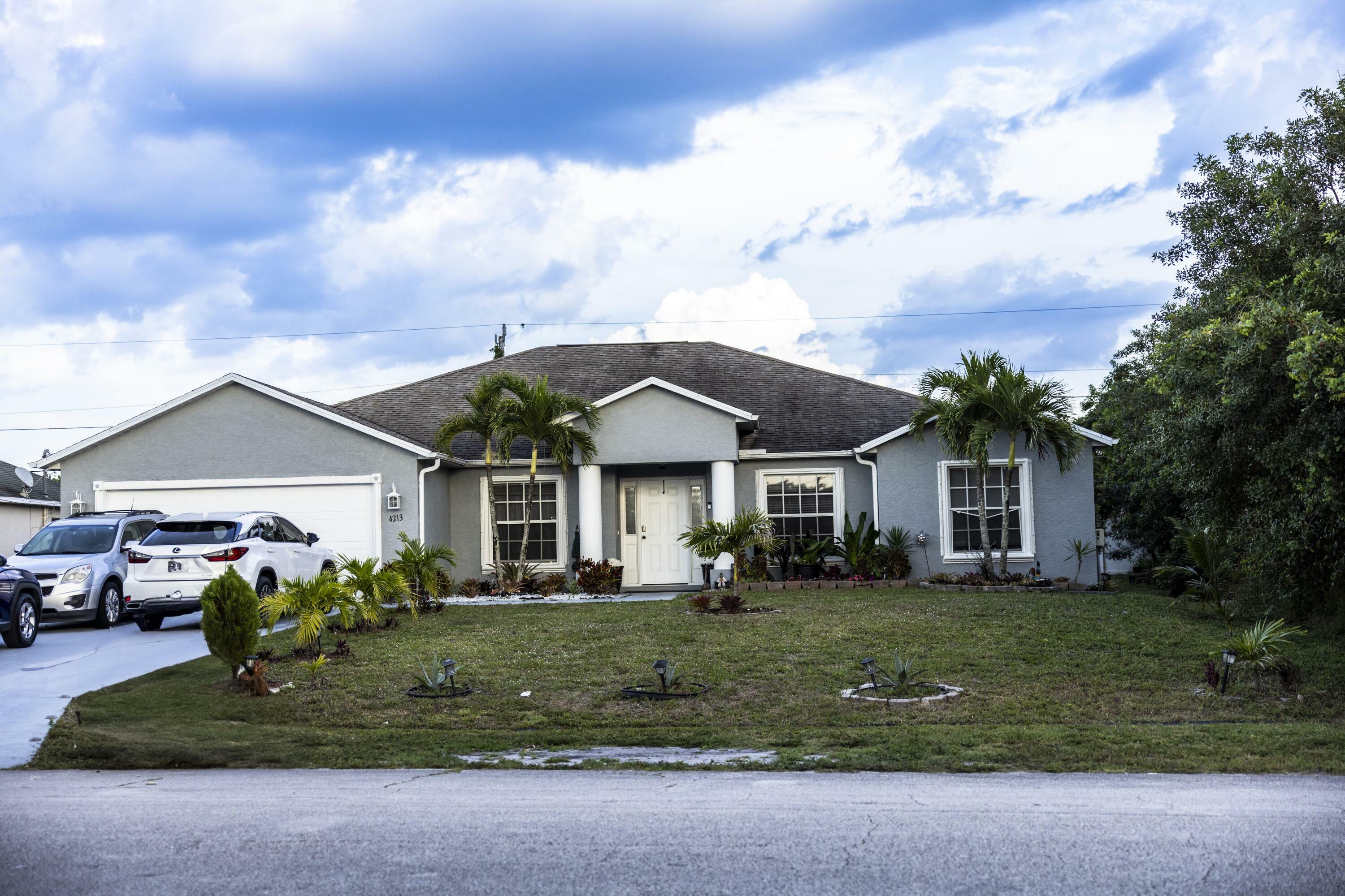 Property Photo: 4213 SW Whitebread Road FL 34953