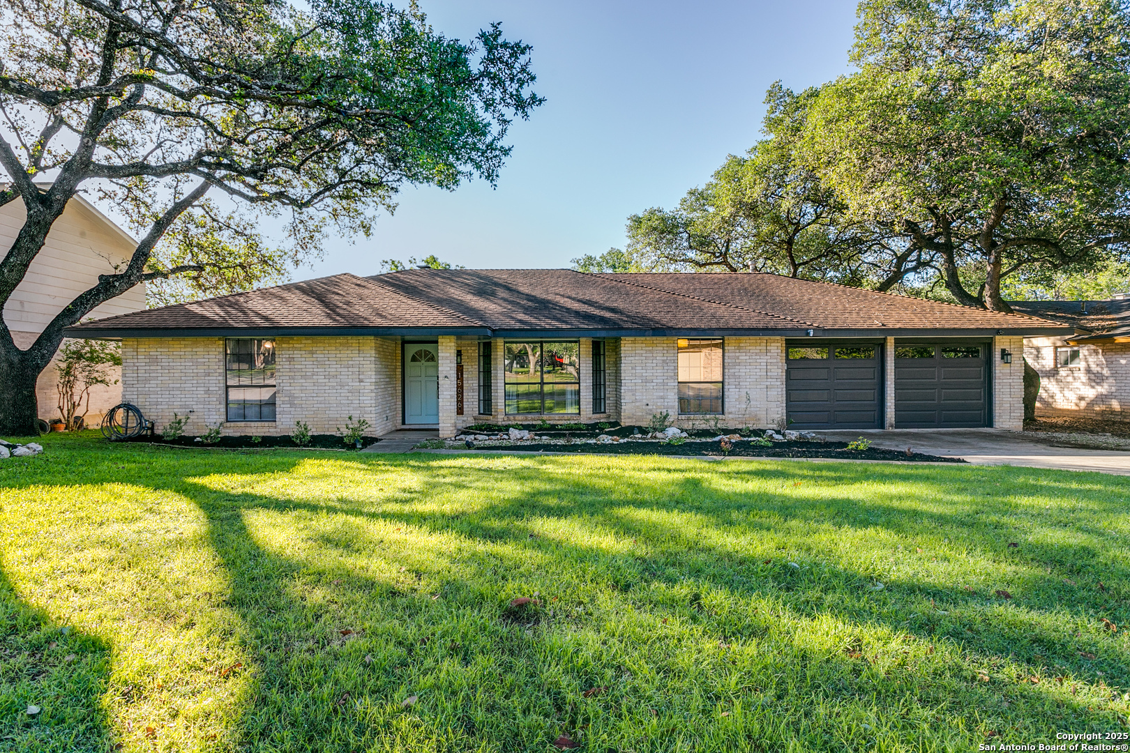 Property Photo: 15626 Creekside TX 78232