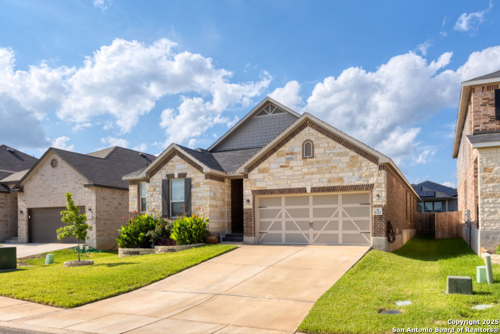 Property Photo: 5311 Espinoso Way TX 78261