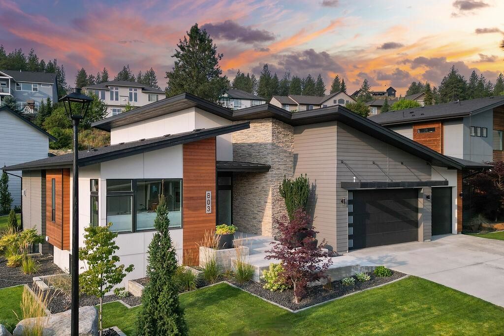 Property Photo: 803 W Willapa Ave WA 99224