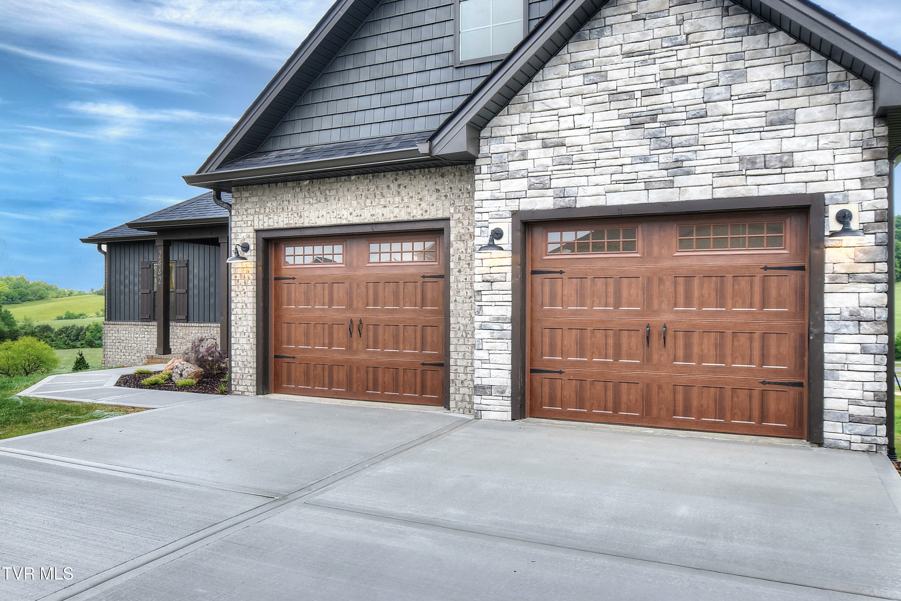Property Photo:  2442 Haystack Circle  TN 37686 