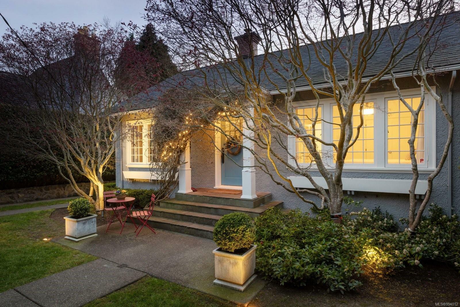 Property Photo:  658 Transit Rd  BC V8S 4Z5 