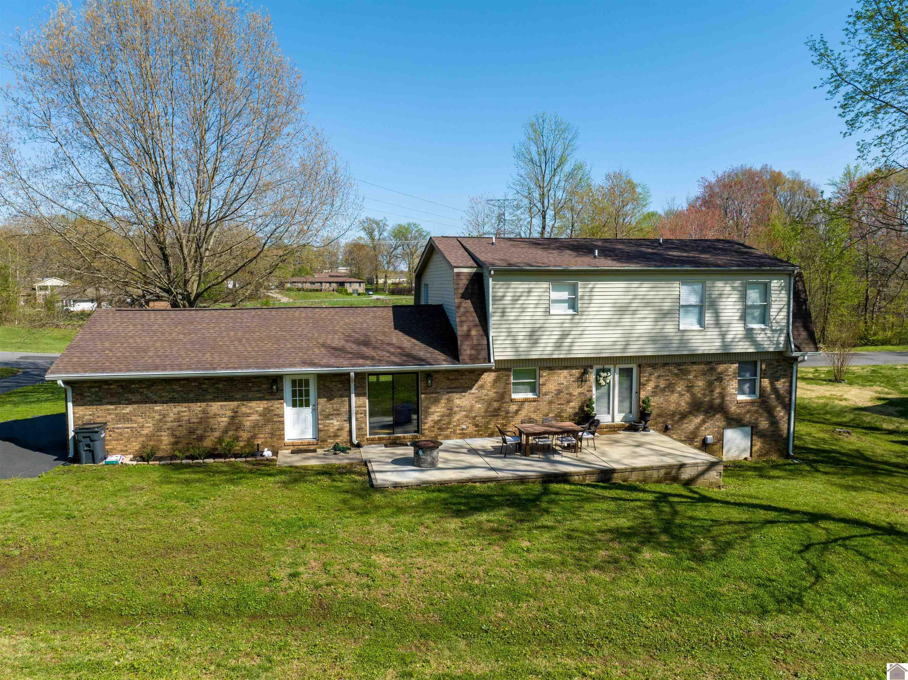 Property Photo: 555 Fairview Dr KY 42001