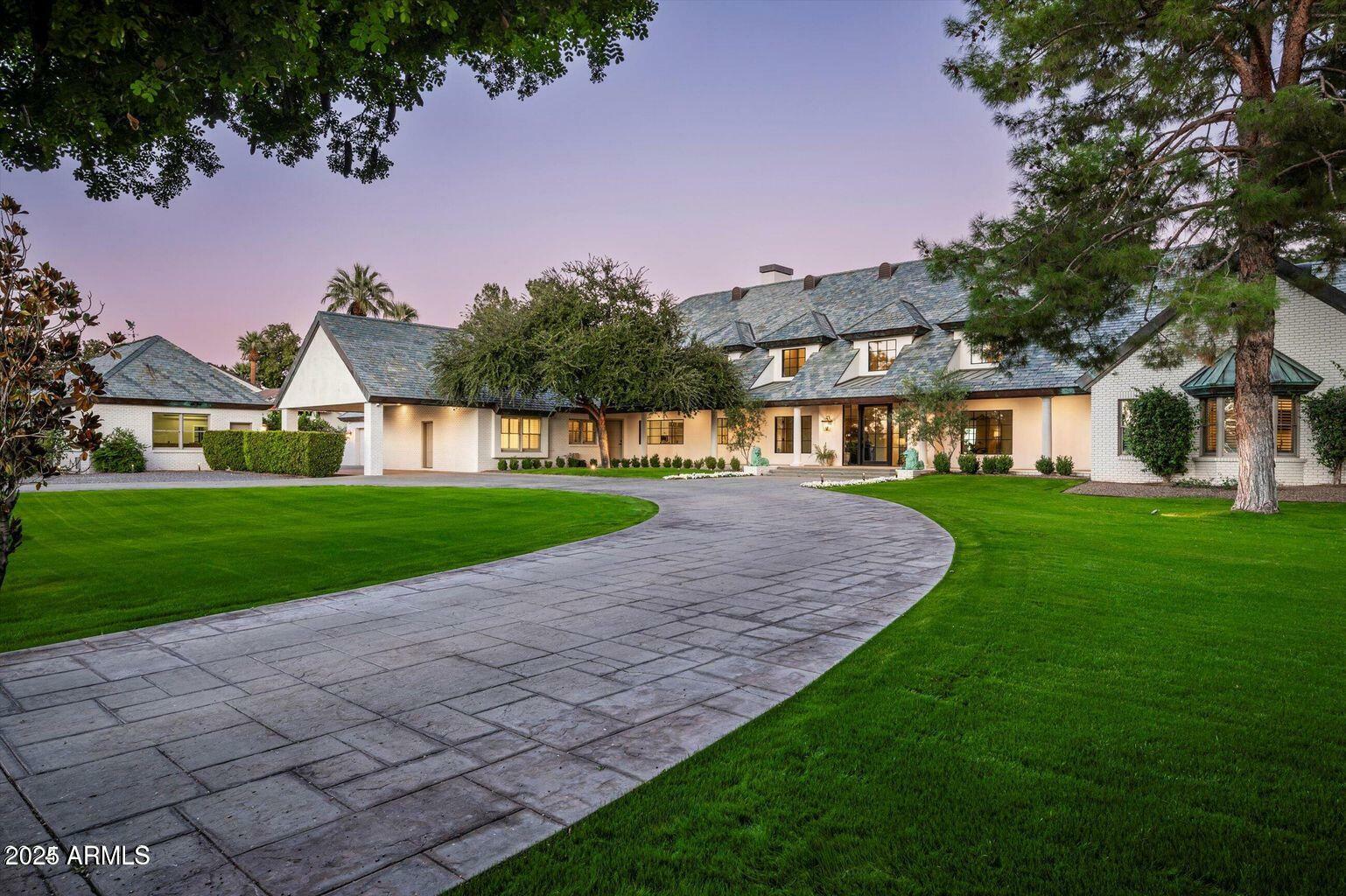 Property Photo: 34 Biltmore Estate AZ 85016