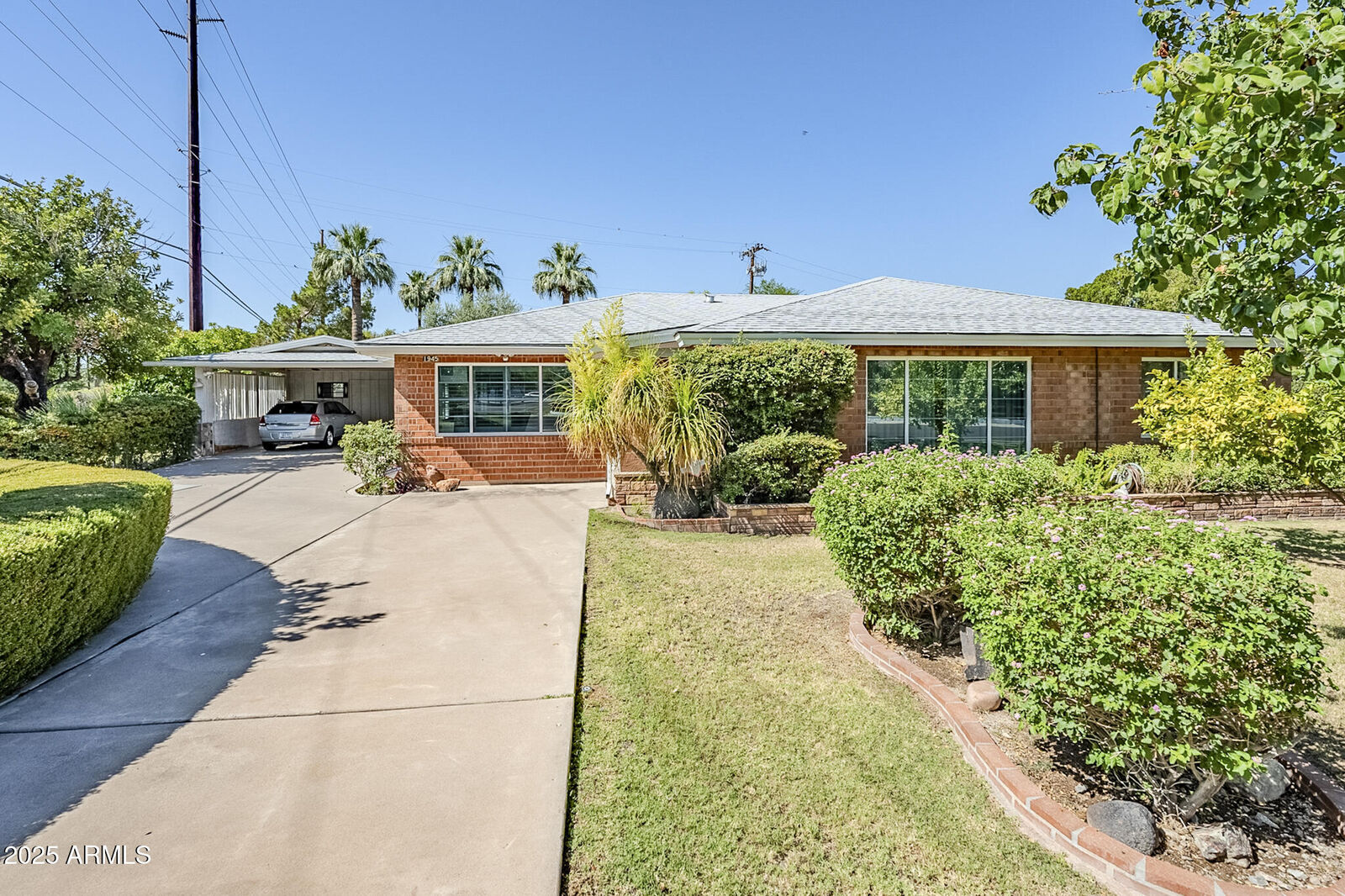 Property Photo: 1945 E Solano Drive AZ 85016
