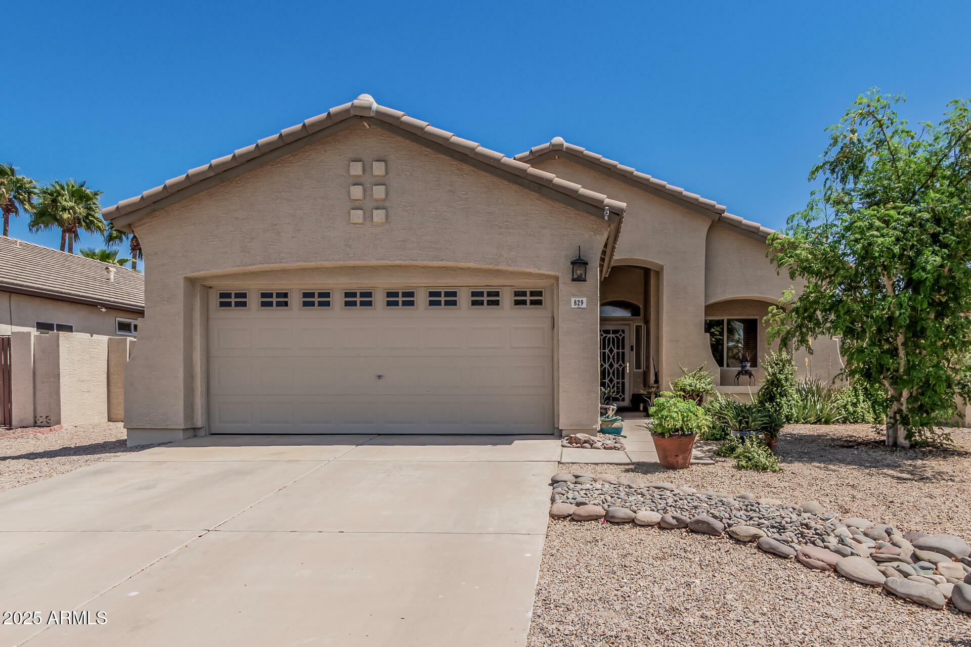 Property Photo: 829 S Roanoke Street AZ 85296
