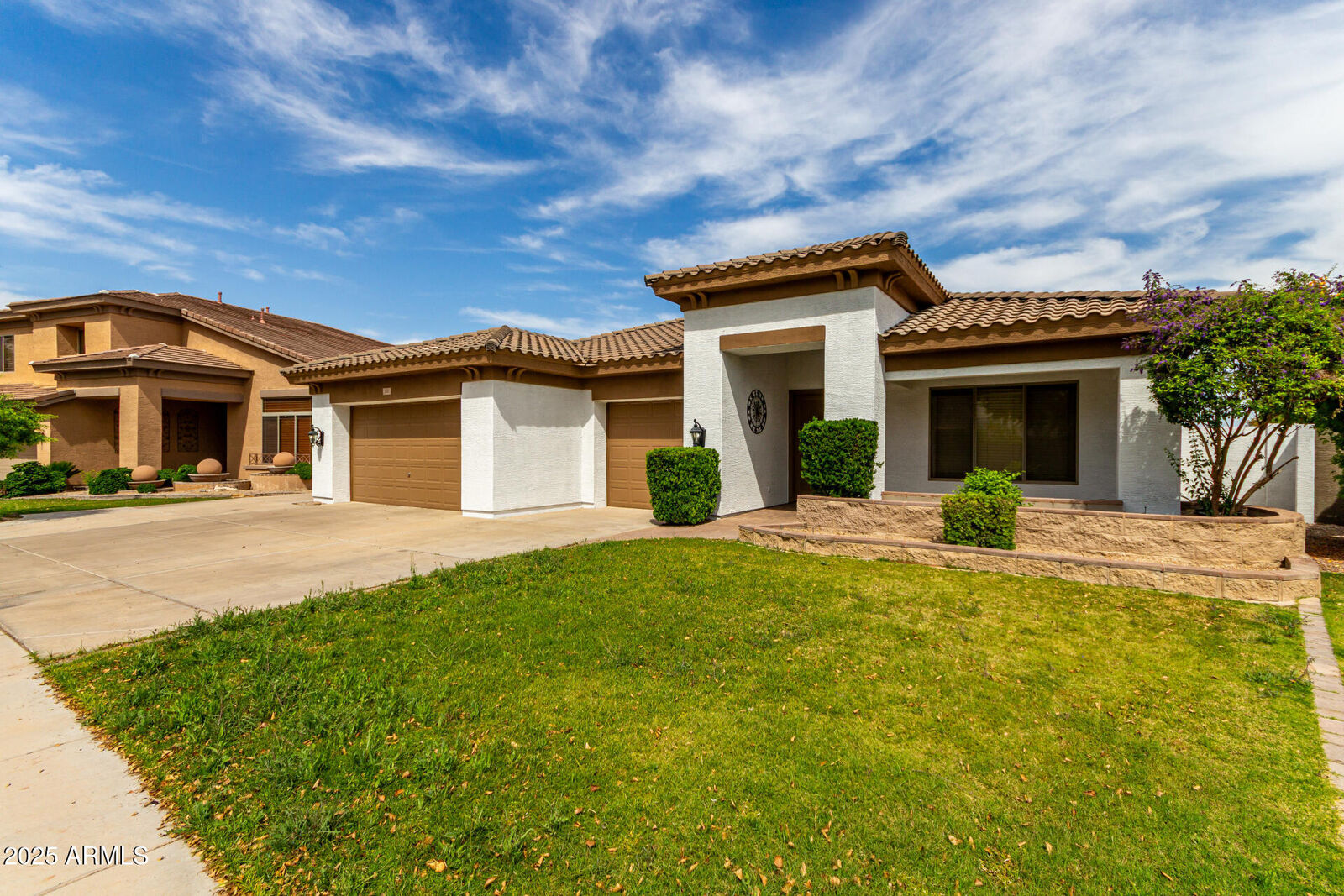 Property Photo: 702 E Capricorn Way AZ 85249