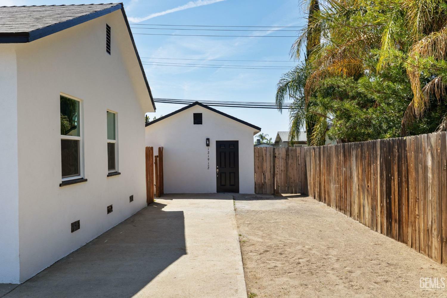 Property Photo: 1219 Woodrow Avenue CA 93308