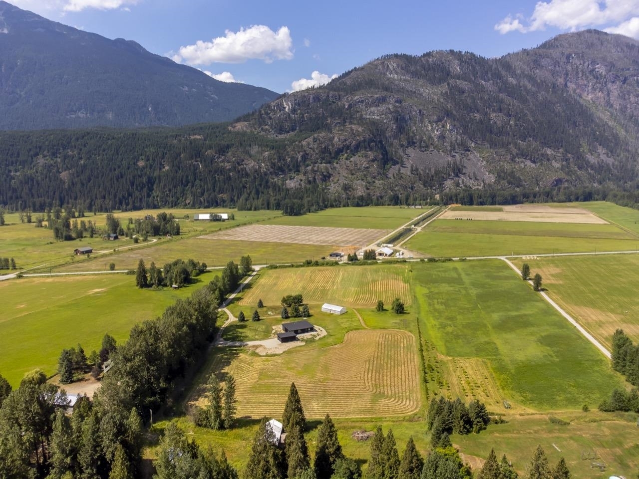 Property Photo: 3085 Lois Road BC V0N 2L2