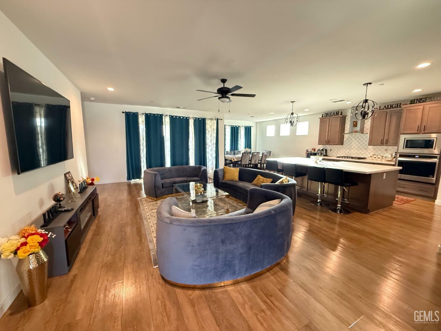 Property Photo: 11121 Arundel Way CA 93311