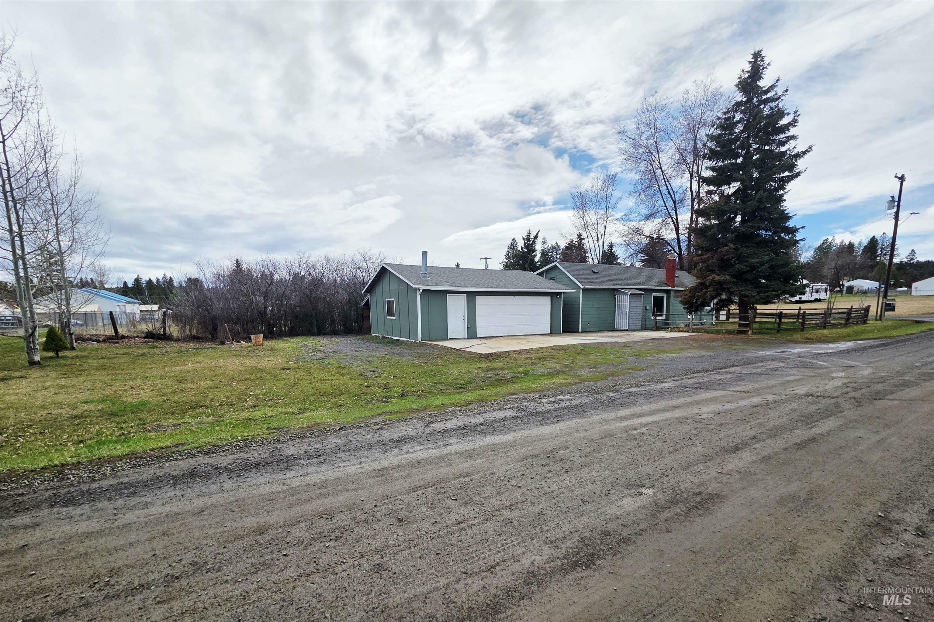 Property Photo: 522 Ellis Ave ID 83555