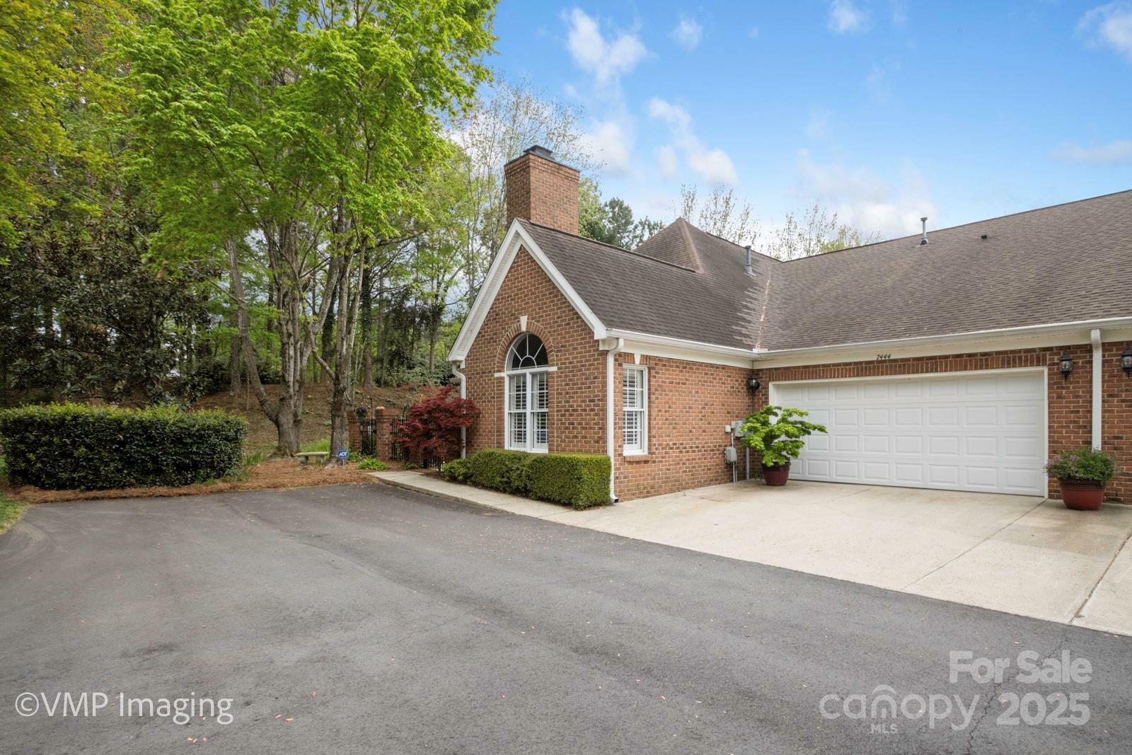 Property Photo: 7444 Hurstbourne Green Drive NC 28277