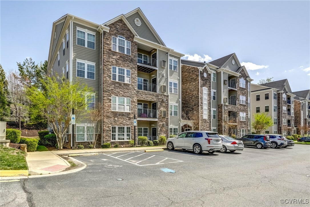Property Photo: 910 Westwood Village Way 202 VA 23114