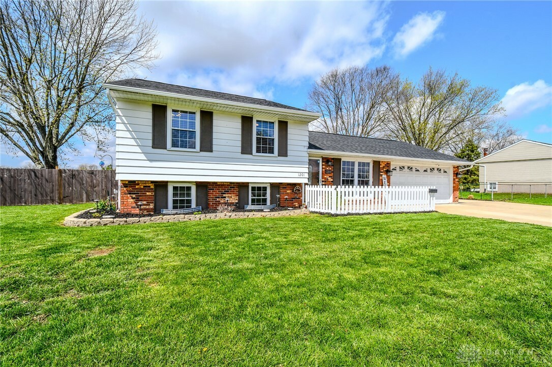 Property Photo: 1201 Edgebrook Avenue OH 45344