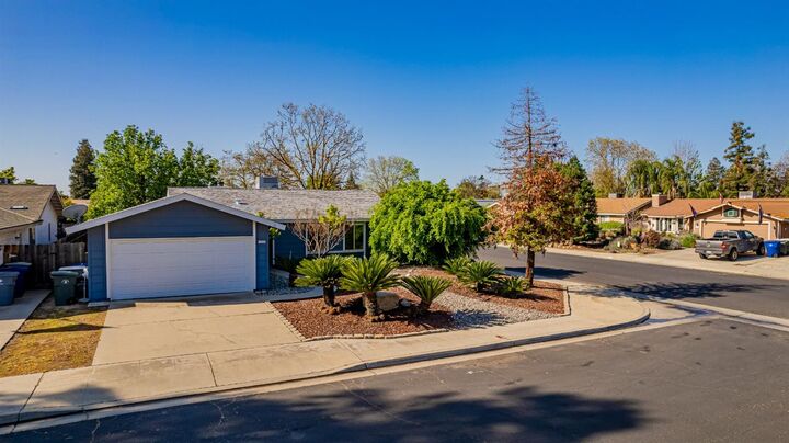1114 Burlingame Avenue  Clovis CA 93612 photo
