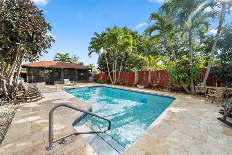 Property Photo: 5701 McKinley St FL 33021