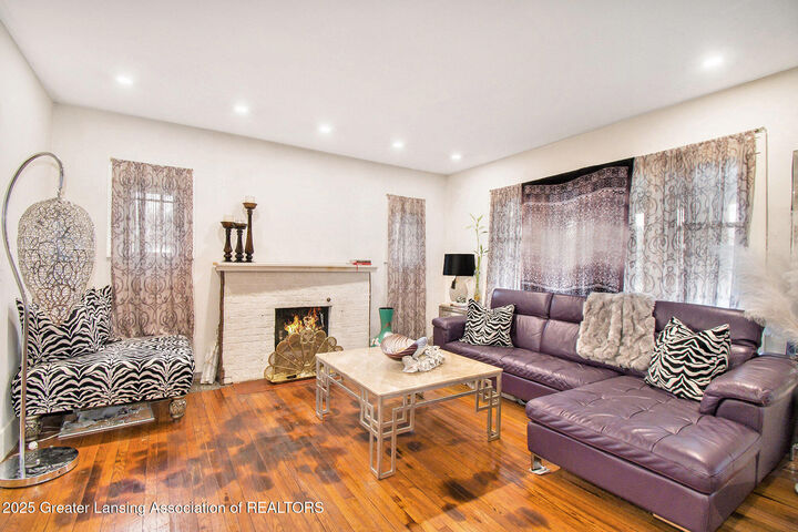 Property Photo:  922 Michigan Avenue  MI 48823 