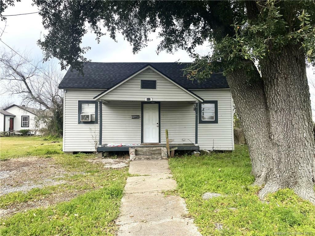 Property Photo: 811 N Goos Boulevard LA 70601