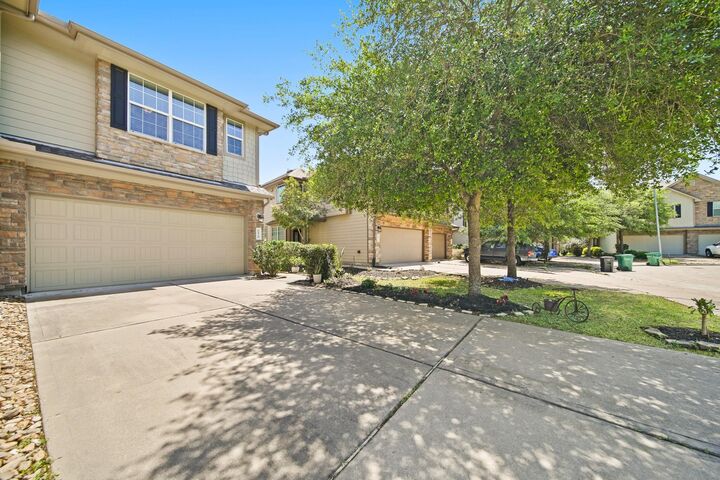 Property Photo: 6415 Densberry Lane TX 77494
