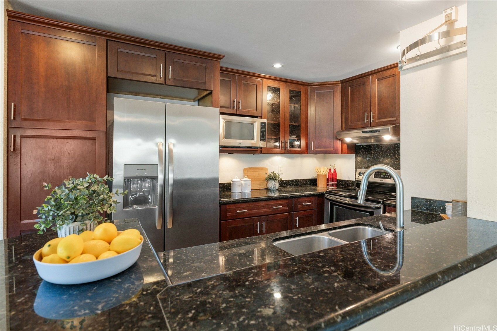 Property Photo: 492 Mananai Place 13R HI 96818