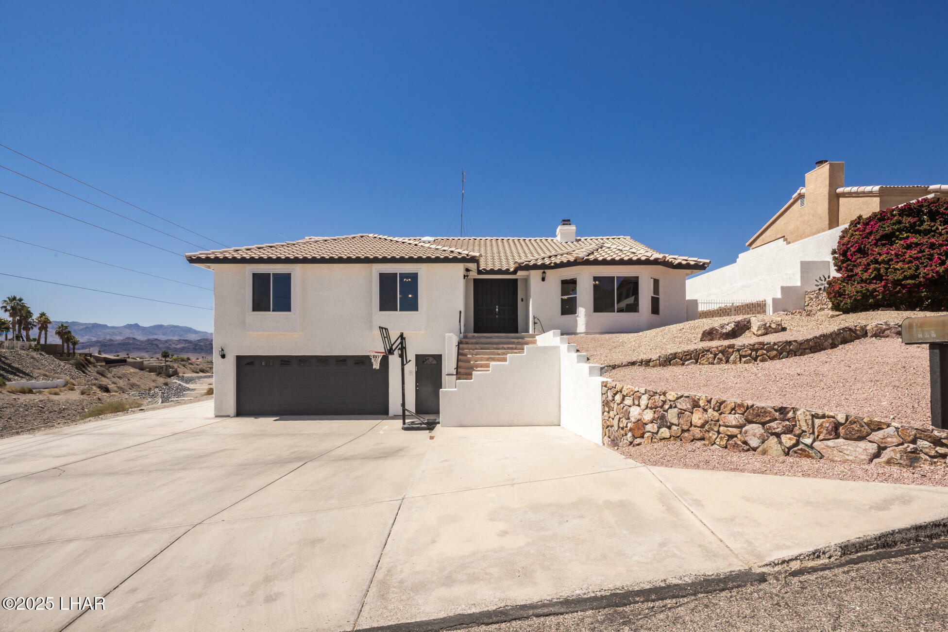 Property Photo: 209 Snead Dr AZ 86406