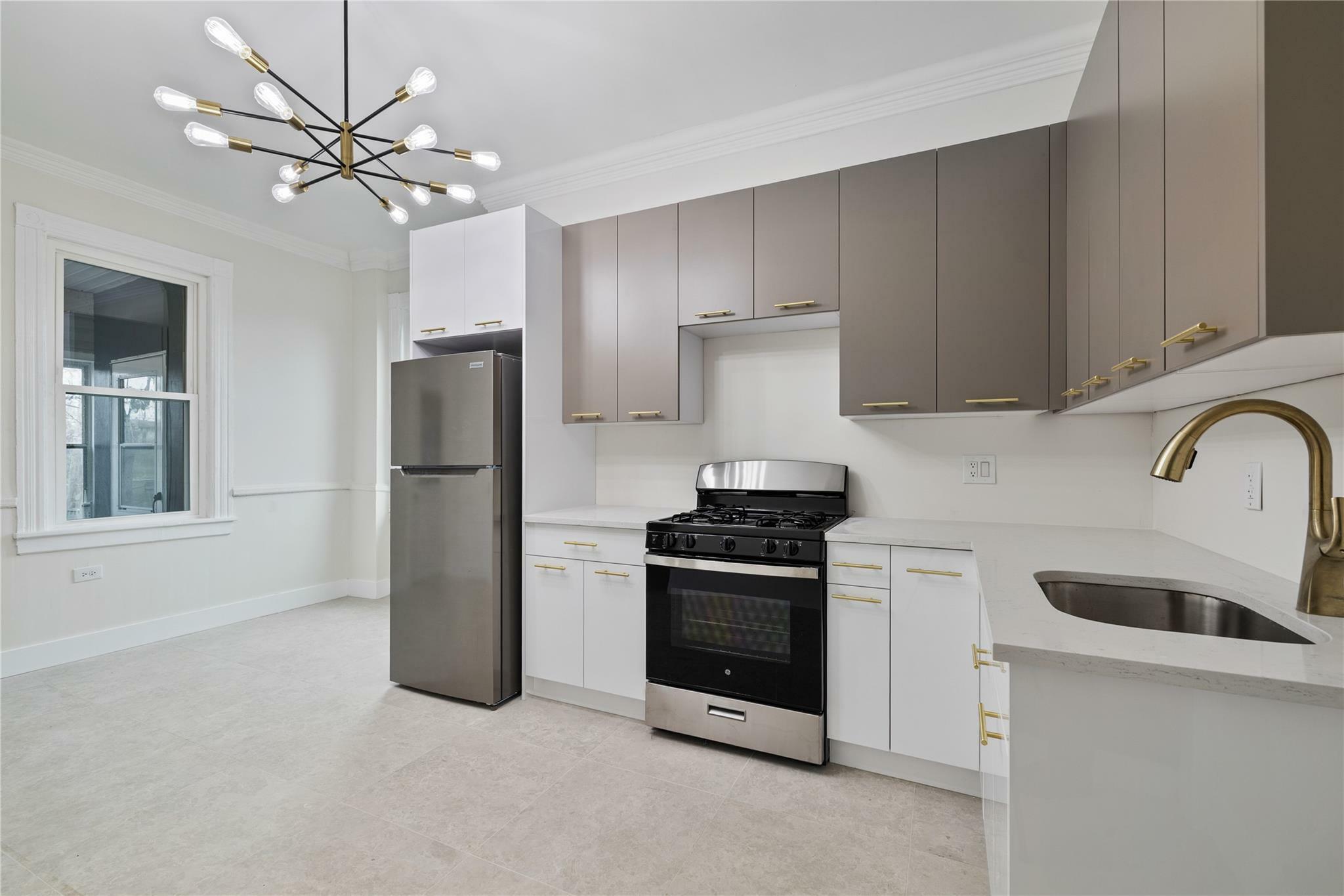 Property Photo:  1 Elizabeth Place 1R  NY 10960 