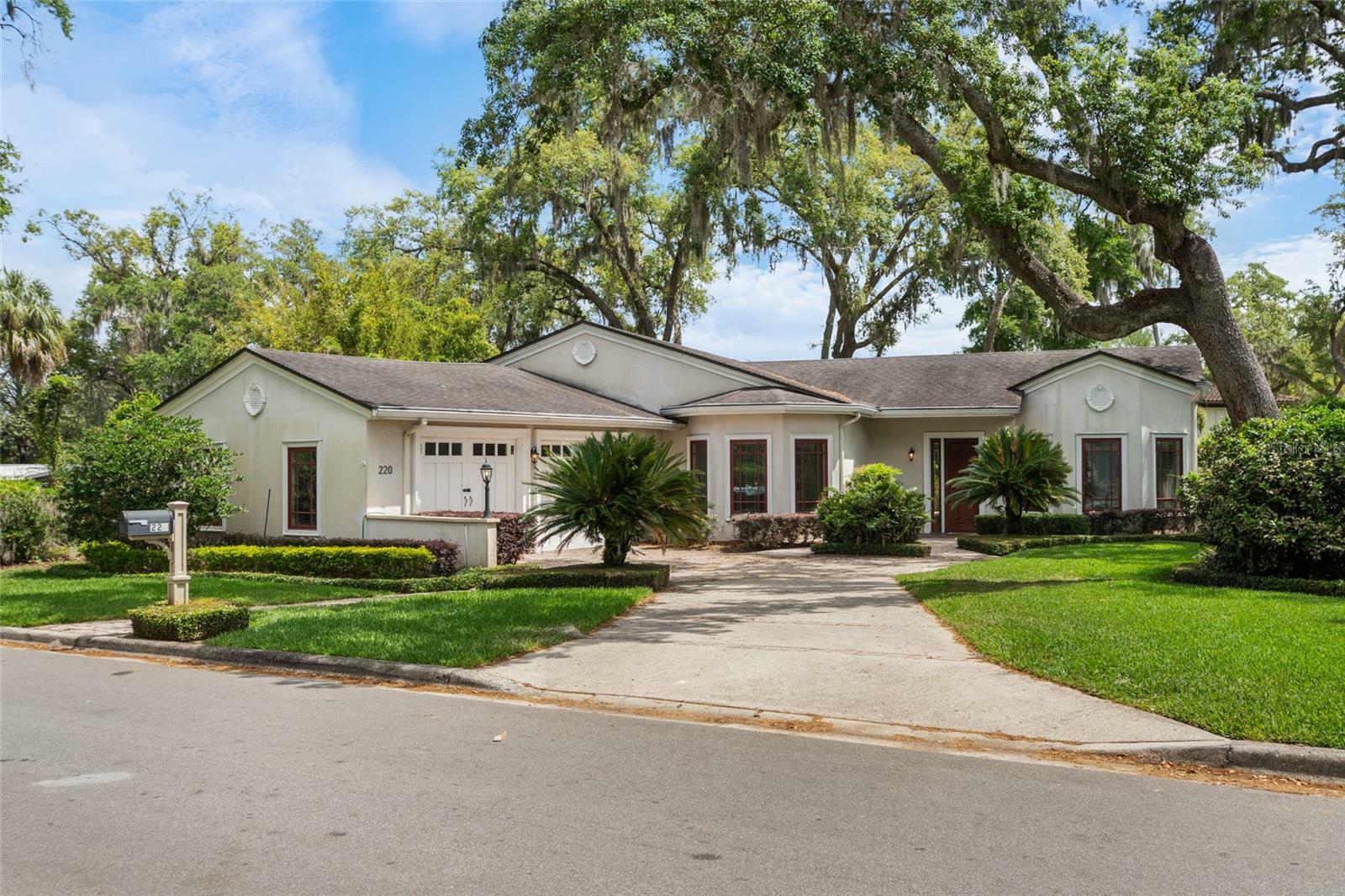 Property Photo: 220 Minnehaha Road FL 32751