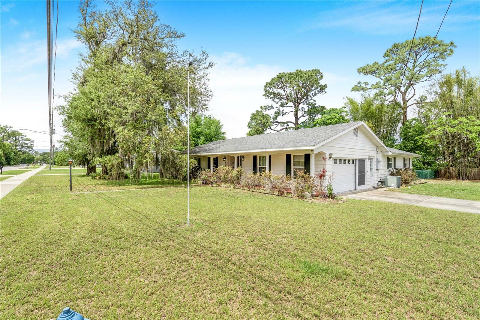 Property Photo: 28 W Highbanks Road FL 32713