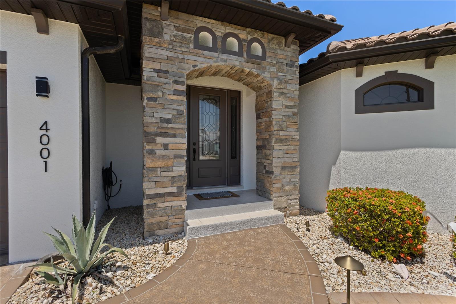 Property Photo:  4001 La Costa Island Court  FL 33950 