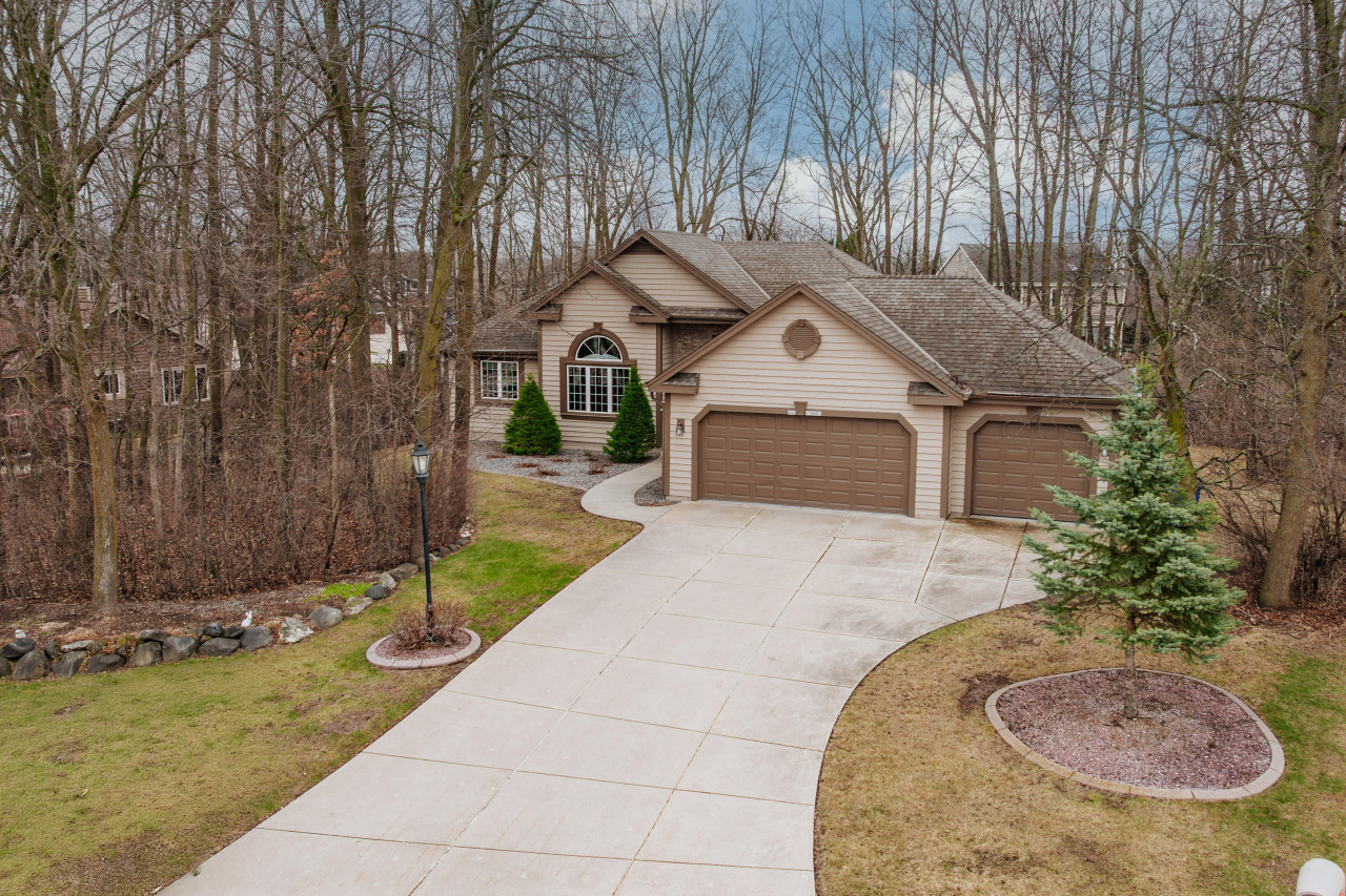 Property Photo: S85w19601 Colonial Ct WI 53150
